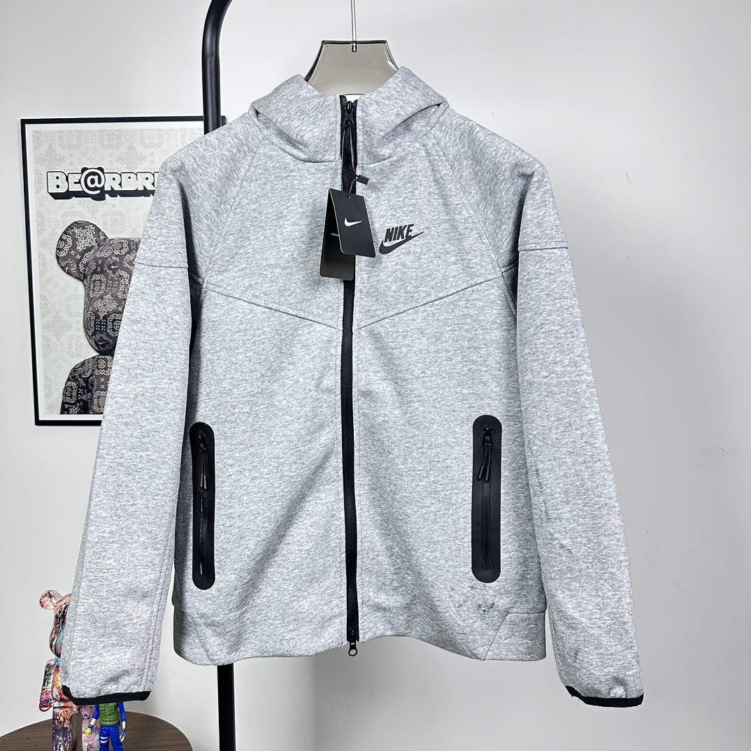 Nike TECH FLEECE