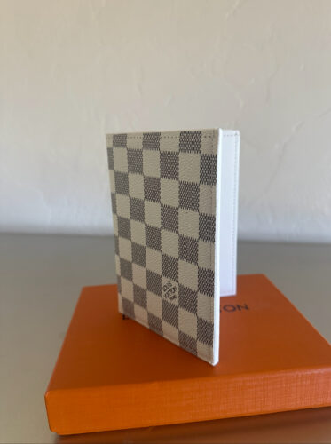 LV wallet card holder photo review