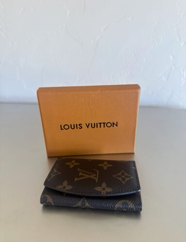 LV card holder photo review